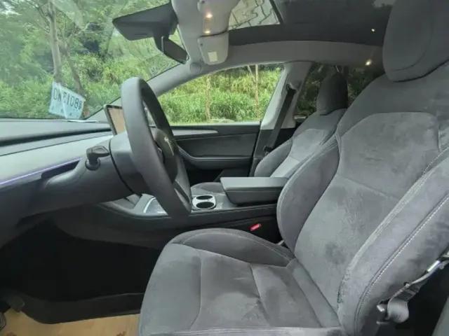 Tesla Model Y — Фото автомобиля 9