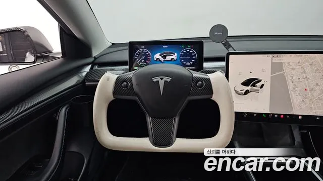 Tesla Model 3 — Фото автомобиля 12
