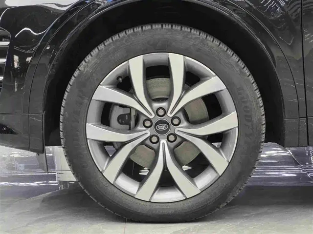 Land Rover Discovery Sport — Фото автомобиля 4