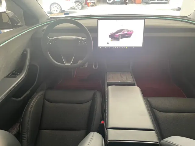 Tesla Model 3 — Фото автомобиля 8