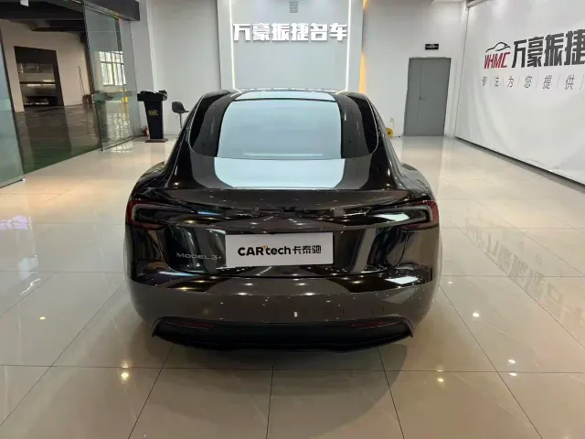 Tesla Model 3 — Фото автомобиля 9