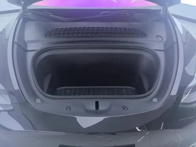 Tesla Model Y — Фото автомобиля 10