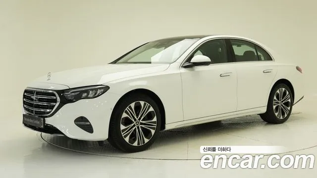 Фотография автомобиля — Mercedes-Benz E-Class