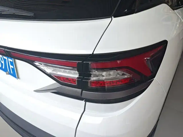 Dongfeng Fengshen AX7 — Фото автомобиля 7
