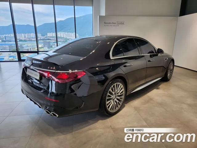 Mercedes-Benz E-Class — Фото автомобиля 4