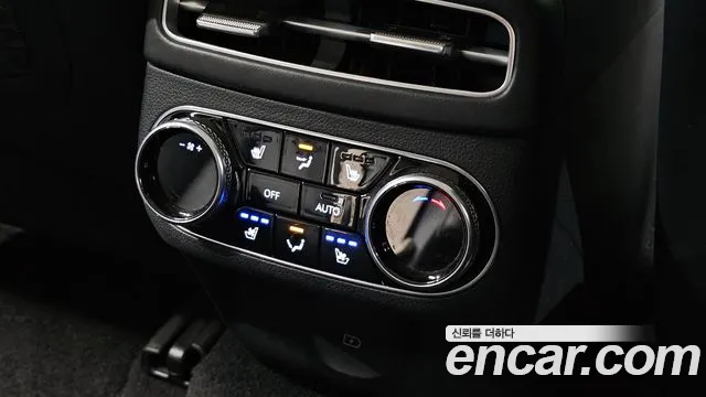 Genesis GV70 — Фото автомобиля 16