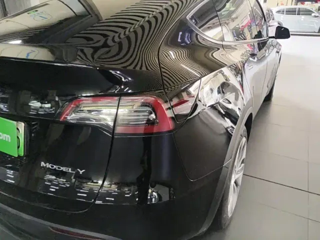 Tesla Model Y — Фото автомобиля 7