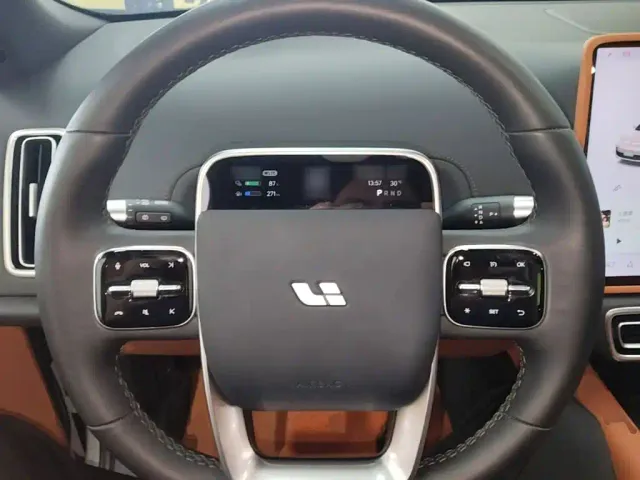 Li Auto L8 — Фото автомобиля 6