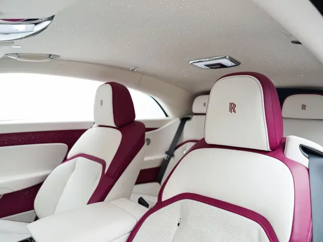 Rolls-Royce Spectre — Фото автомобиля 12