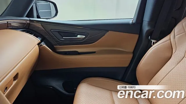 Toyota Alphard — Фото автомобиля 23