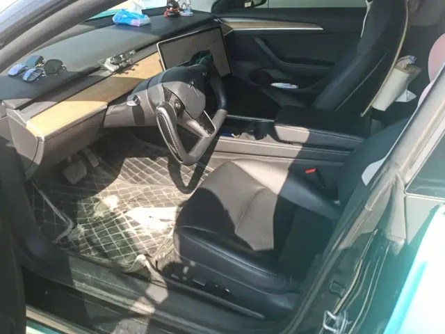 Tesla Model 3 — Фото автомобиля 9