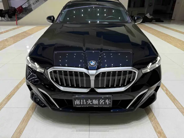 BMW 5 Series — Фото автомобиля 2