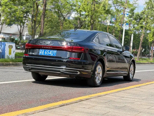 Volkswagen Passat — Фото автомобиля 4