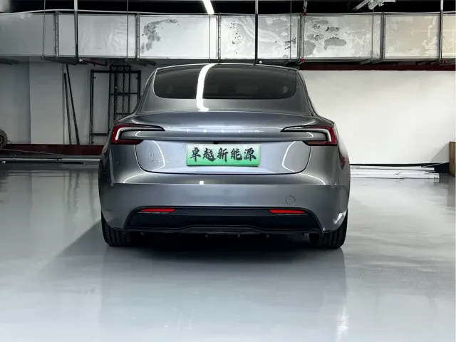 Tesla Model 3 — Фото автомобиля 12