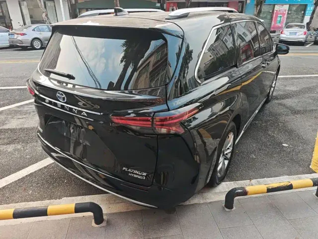 Toyota Sienna — Фото автомобиля 6
