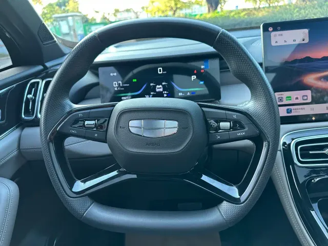 Geely Boyue L — Фото автомобиля 17