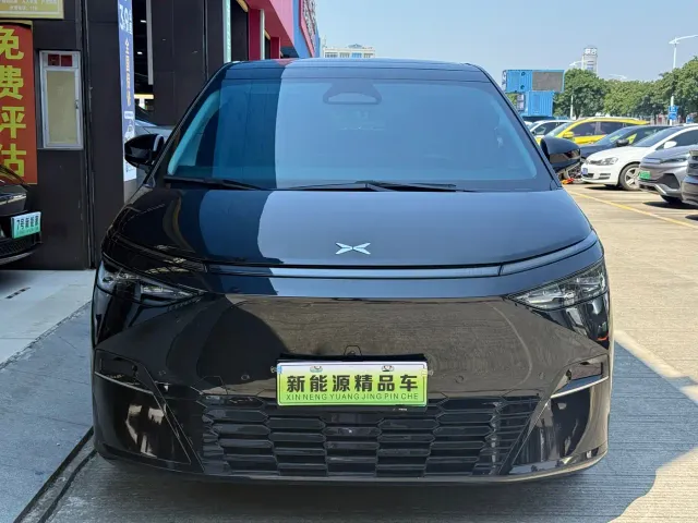 Xpeng X9 — Фото автомобиля 2