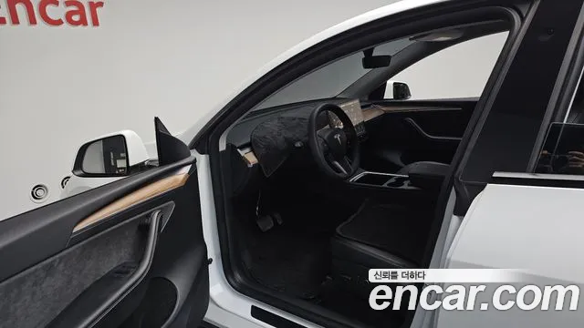 Tesla Model Y — Фото автомобиля 15