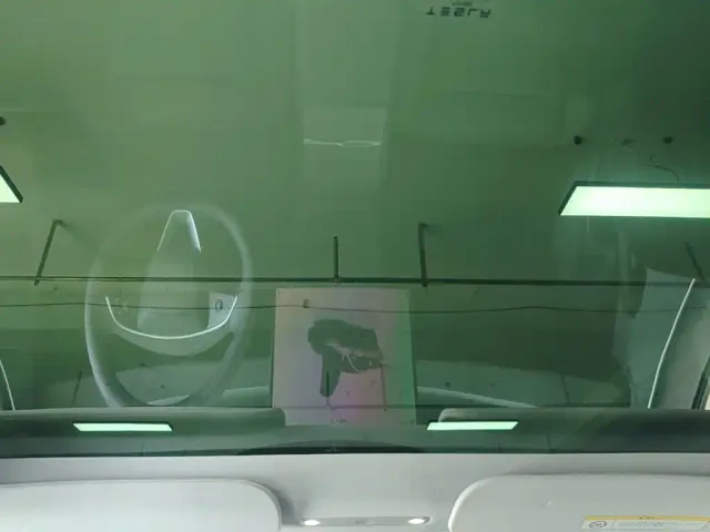 Tesla Model 3 — Фото автомобиля 17