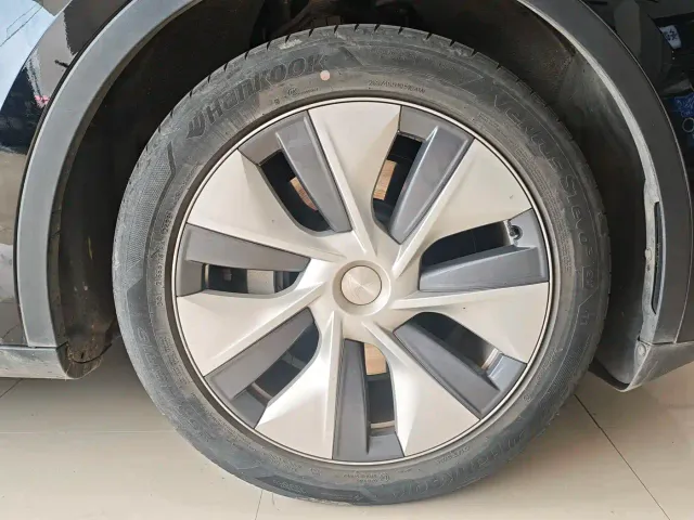 Tesla Model Y — Фото автомобиля 16