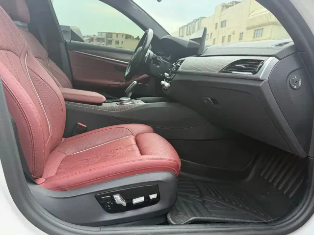 BMW 5 Series — Фото автомобиля 15