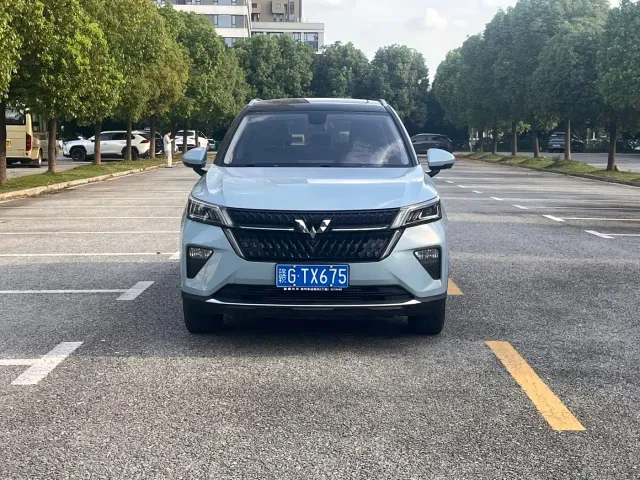 Wuling Asta — Фото автомобиля 2