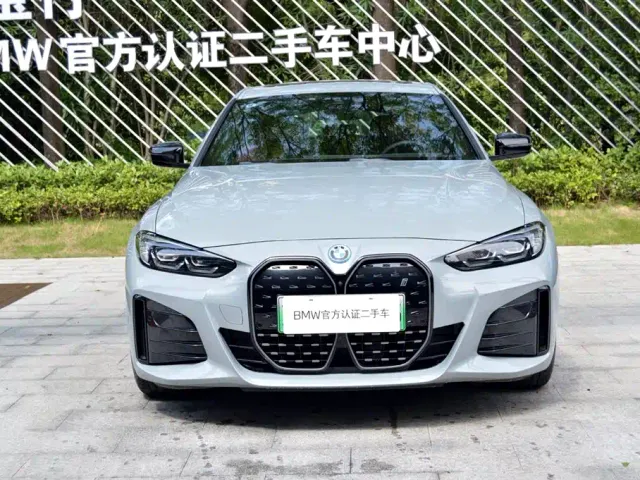 BMW i4 — Фото автомобиля 2