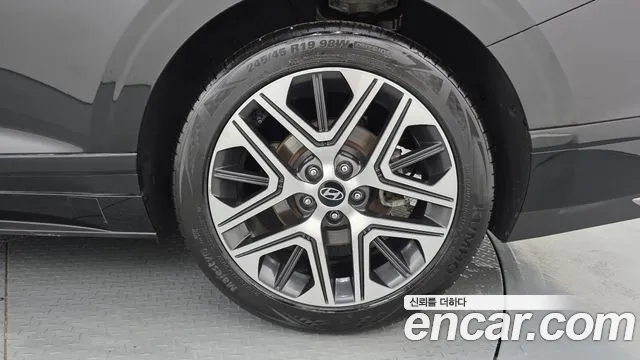 Hyundai Grandeur Grandeur (GN7) 2.5 Бензин 2WD — Фото автомобиля 19