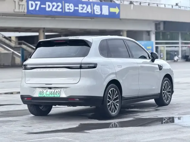 Leapmotor Leapmotor B10 2025 510 Joy Edition — Фото автомобиля 4