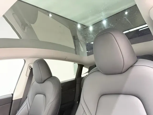 Tesla Model Y — Фото автомобиля 14