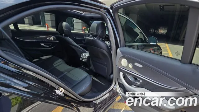 Mercedes-Benz E-Class — Фото автомобиля 18