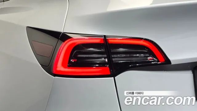 Tesla Model Y — Фото автомобиля 22