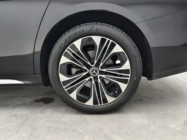 Mercedes-Benz E-Class — Фото автомобиля 12