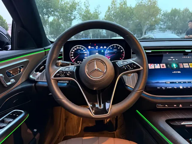 Mercedes-Benz E-Class — Фото автомобиля 12
