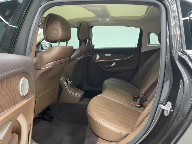 Mercedes-Benz E-Class — Фото автомобиля 14