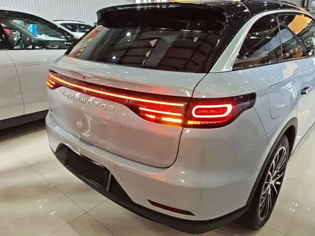 Leapmotor C11 — Фото автомобиля 5