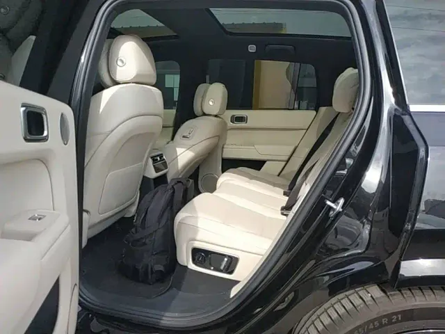 Li Auto L7 — Фото автомобиля 16