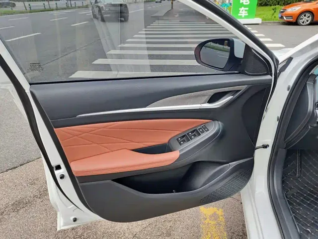 Changan Eado — Фото автомобиля 6