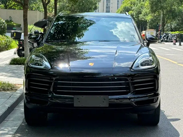 Porsche Cayenne — Фото автомобиля 2