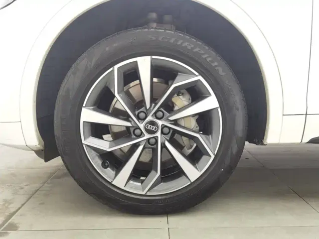 Audi Q5L — Фото автомобиля 17