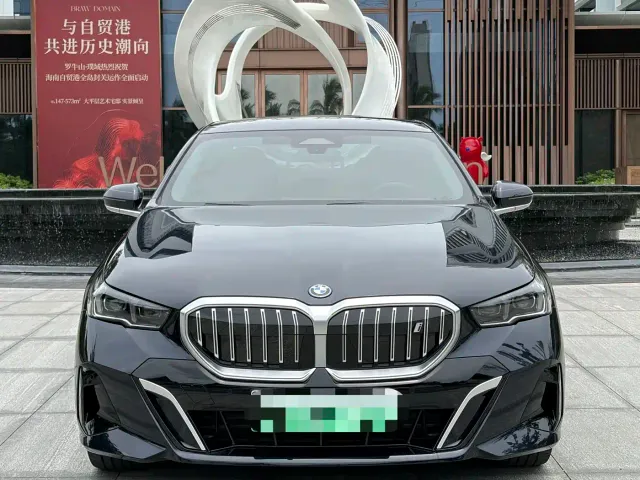 BMW i5 — Фото автомобиля 4
