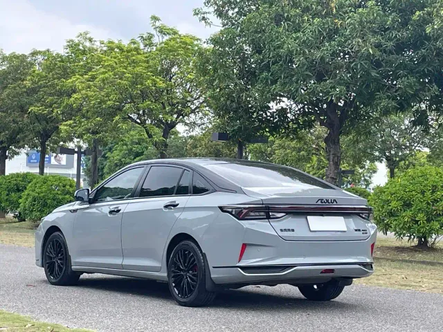Dongfeng Yixuan MAX — Фото автомобиля 17