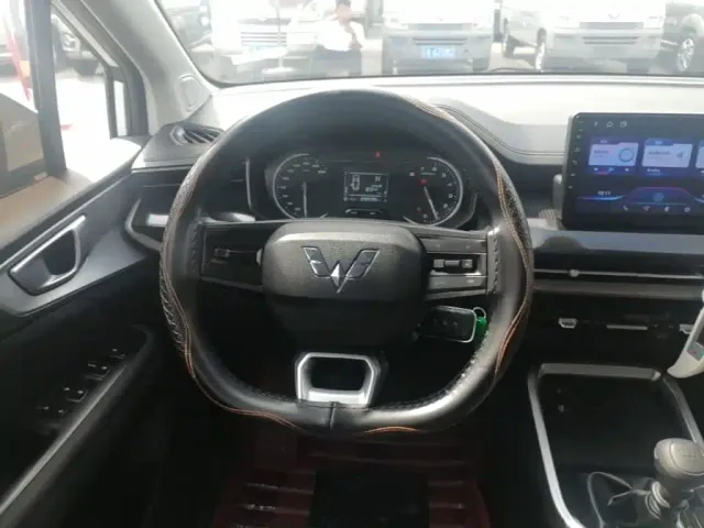 Wuling Jiachen — Фото автомобиля 10
