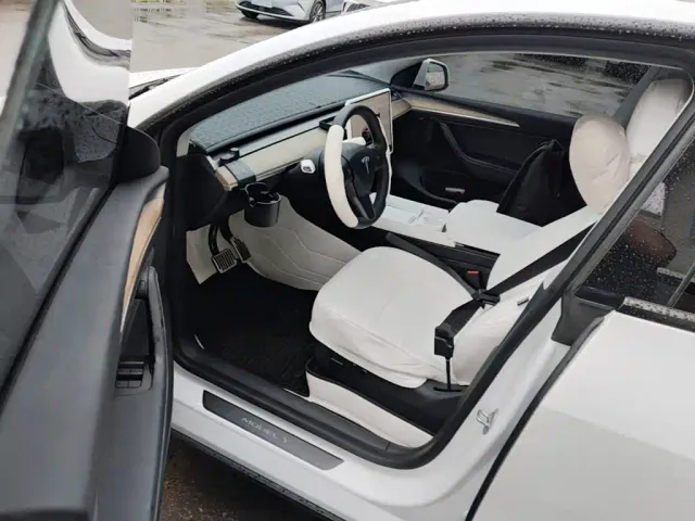 Tesla Model Y — Фото автомобиля 15