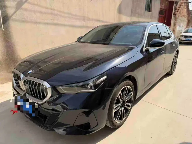 Фотография автомобиля — BMW 5 Series