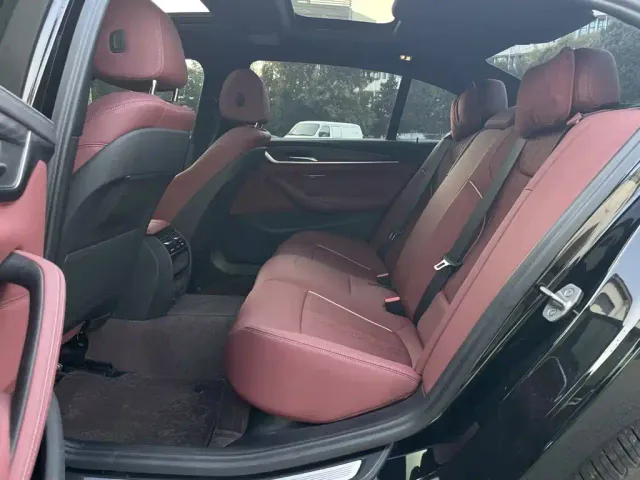 BMW 5 Series — Фото автомобиля 8