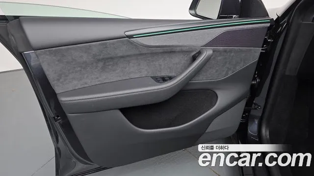 Tesla Model Y — Фото автомобиля 23