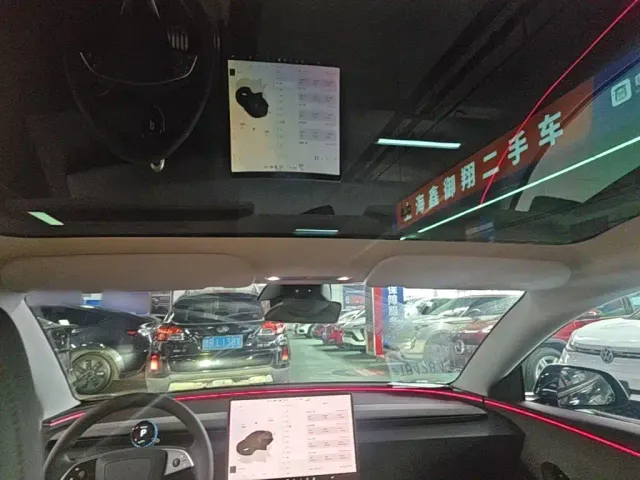 Tesla Model 3 — Фото автомобиля 17