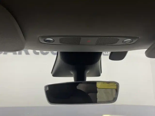 Tesla Model Y — Фото автомобиля 20