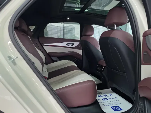 BYD Seal 07 DM-i — Фото автомобиля 16